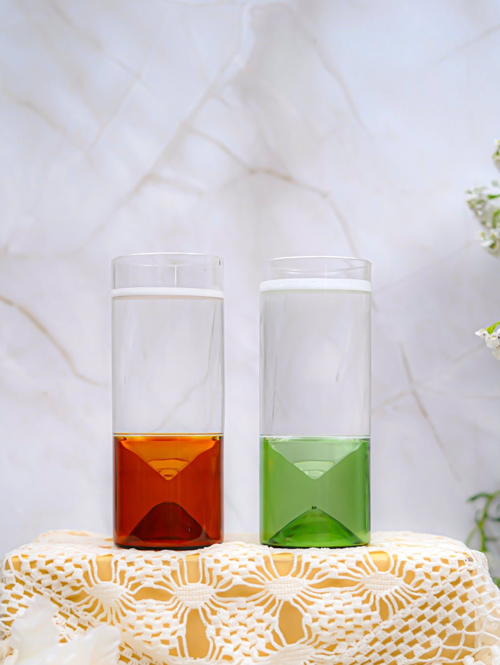 Elegant borosilicate highball glass with a 65mm diameter and 260ml capacity, featuring a striking green base.